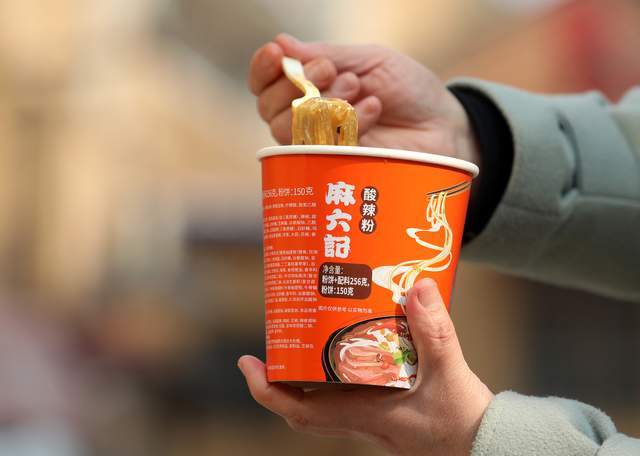 麻六記酸辣粉代工廠致歉,發霉因消殺環節不足所致,已發召回通知